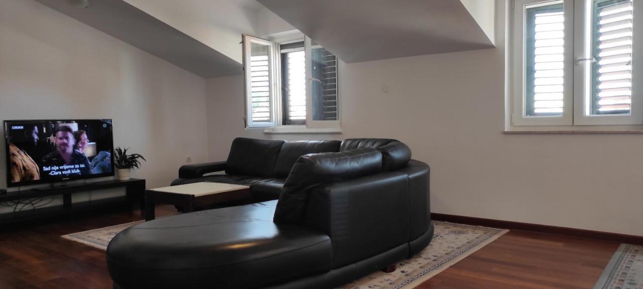 Luxury City Centre Apartment With Stunning View オミシュ エクステリア 写真