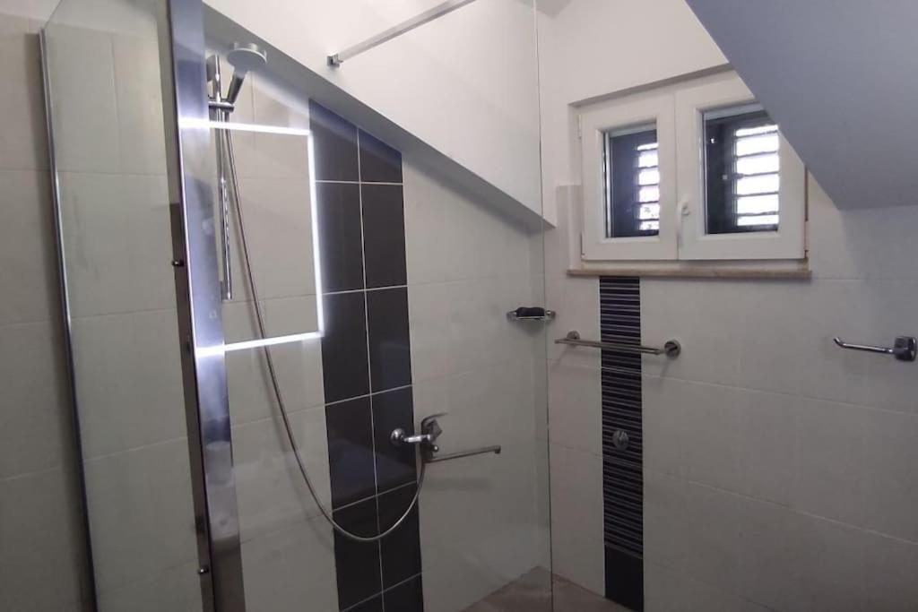 Luxury City Centre Apartment With Stunning View オミシュ エクステリア 写真