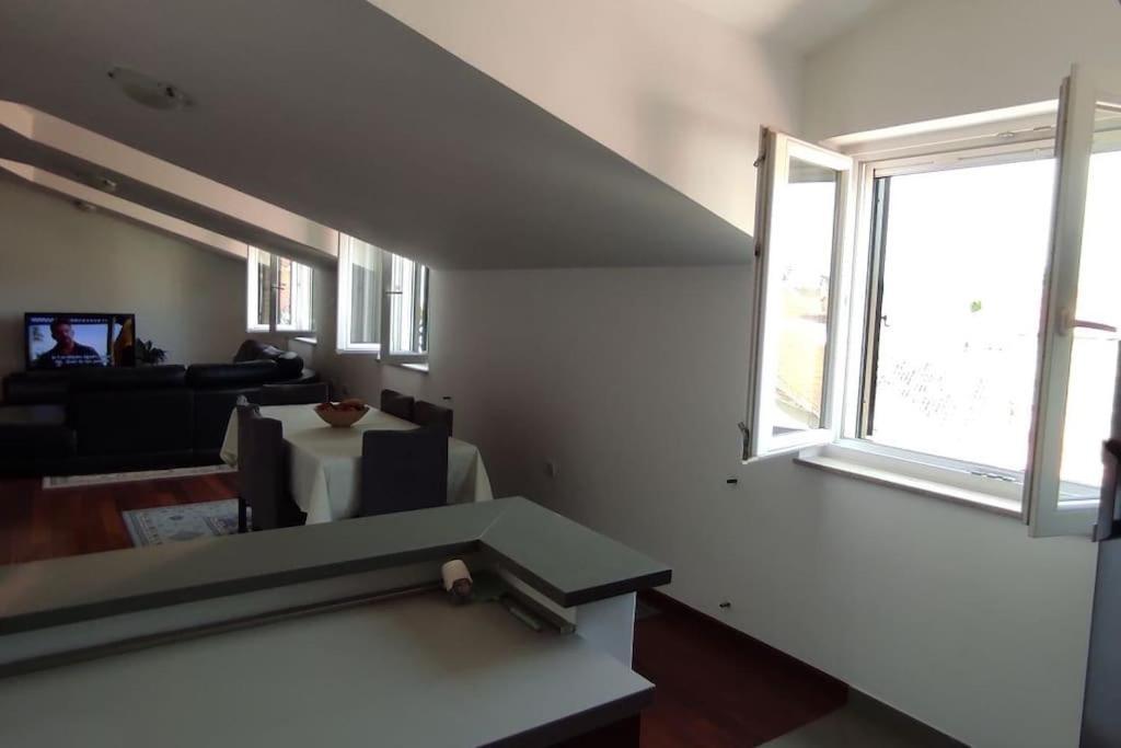 Luxury City Centre Apartment With Stunning View オミシュ エクステリア 写真
